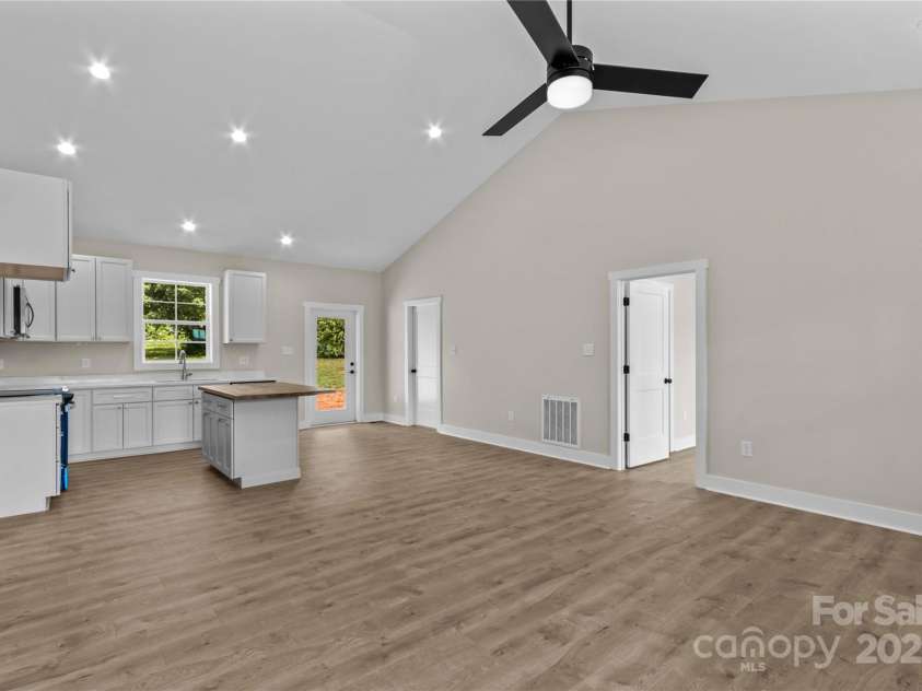 121 Jenkins Road, Statesville, NC 28625.  MLS# CAR4288467, YatesRealty ID 32778. 