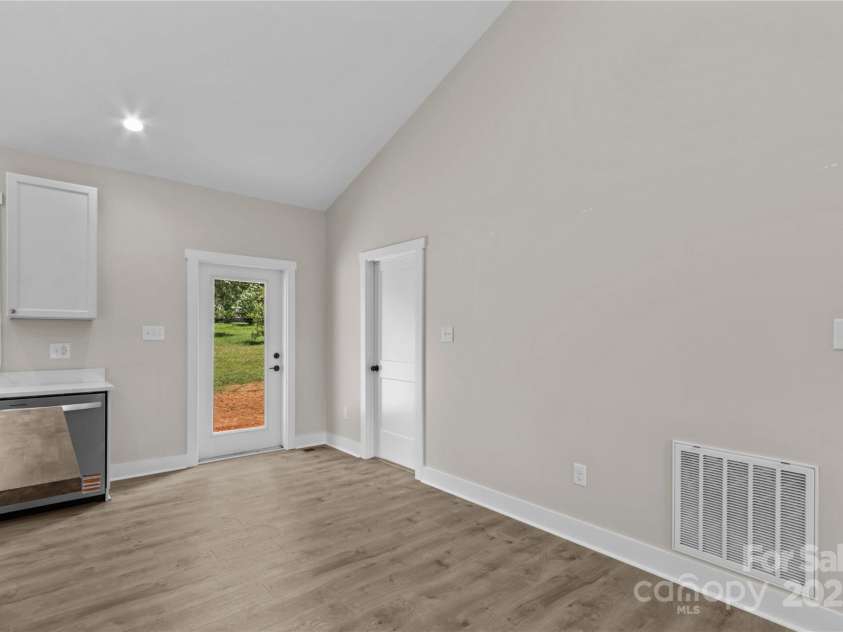 121 Jenkins Road, Statesville, NC 28625.  MLS# CAR4288467, YatesRealty ID 32778. 