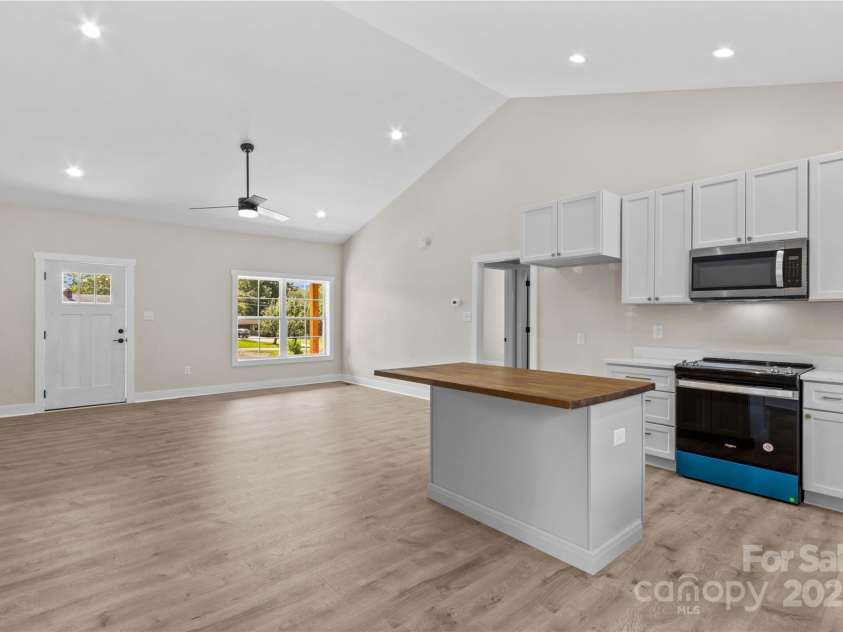 121 Jenkins Road, Statesville, NC 28625.  MLS# CAR4288467, YatesRealty ID 32778. 