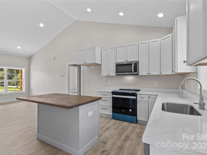 121 Jenkins Road, Statesville, NC 28625.  MLS# CAR4288467, YatesRealty ID 32778. 