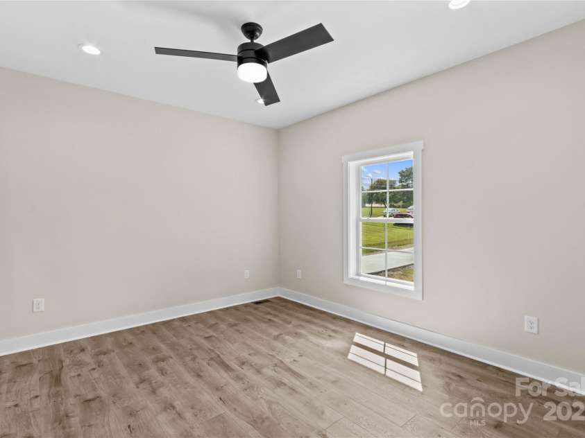 121 Jenkins Road, Statesville, NC 28625.  MLS# CAR4288467, YatesRealty ID 32778. 