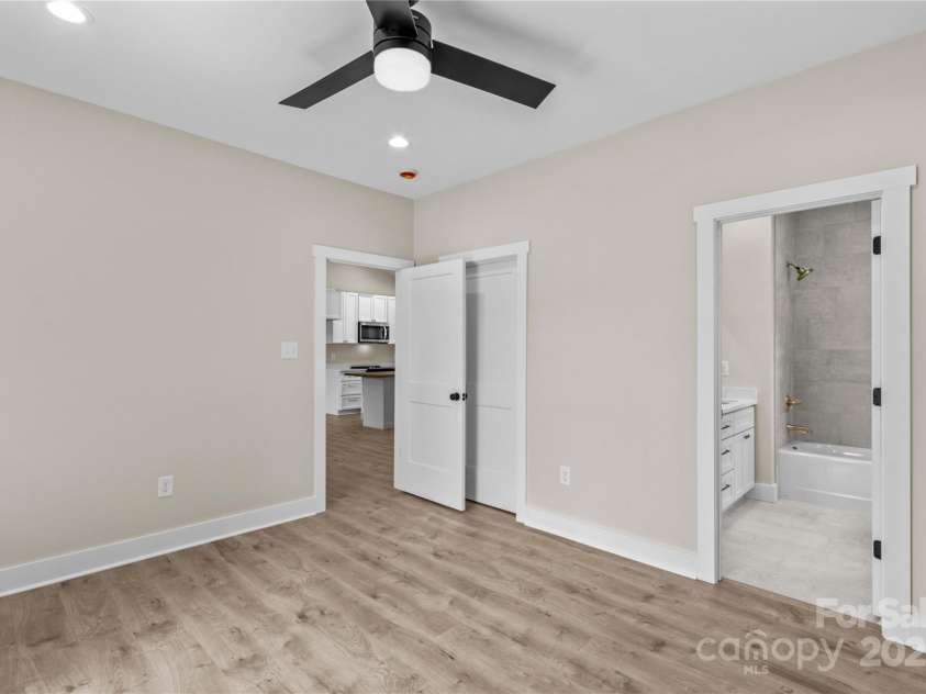 121 Jenkins Road, Statesville, NC 28625.  MLS# CAR4288467, YatesRealty ID 32778. 