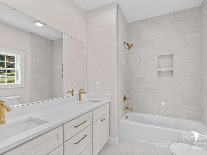 121 Jenkins Road, Statesville, NC 28625.  MLS# CAR4288467, YatesRealty ID 32778. 