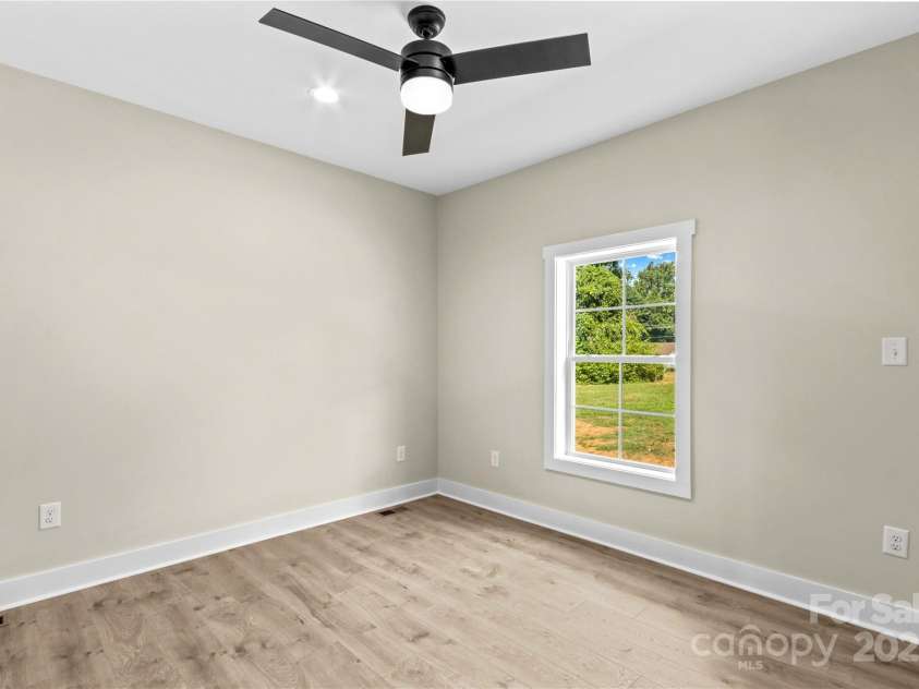 121 Jenkins Road, Statesville, NC 28625.  MLS# CAR4288467, YatesRealty ID 32778. 