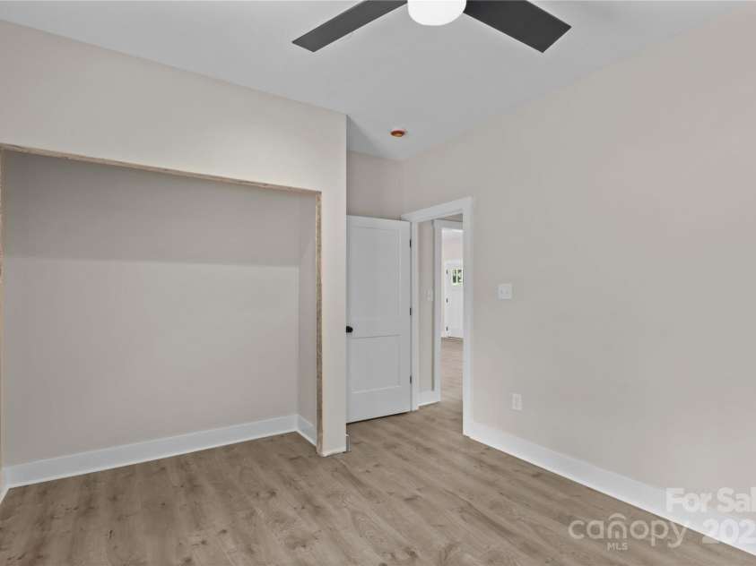 121 Jenkins Road, Statesville, NC 28625.  MLS# CAR4288467, YatesRealty ID 32778. 