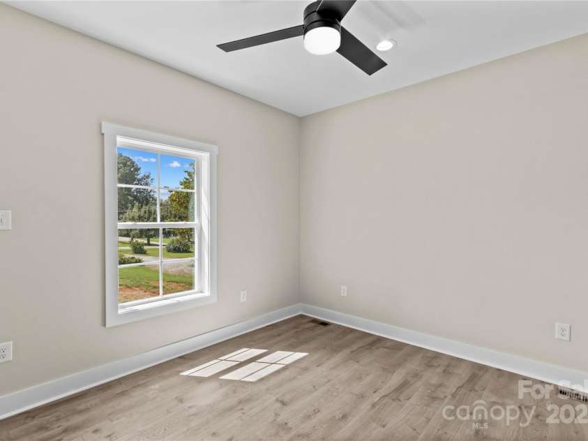 121 Jenkins Road, Statesville, NC 28625.  MLS# CAR4288467, YatesRealty ID 32778. 