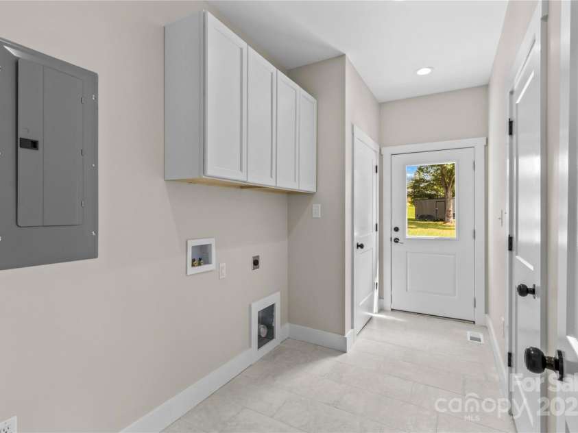 121 Jenkins Road, Statesville, NC 28625.  MLS# CAR4288467, YatesRealty ID 32778. 