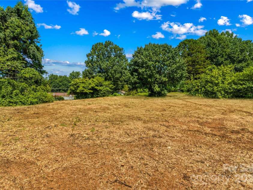 121 Jenkins Road, Statesville, NC 28625.  MLS# CAR4288467, YatesRealty ID 32778. 