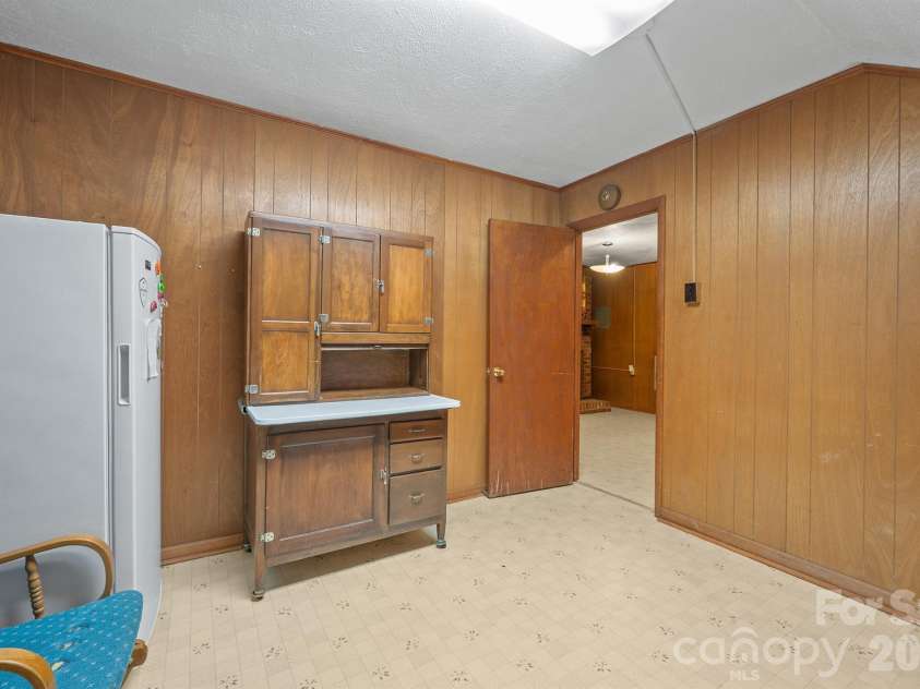 1505 Kingston Drive, Kannapolis, NC 28083.  MLS# CAR4393670, YatesRealty ID 32779. 