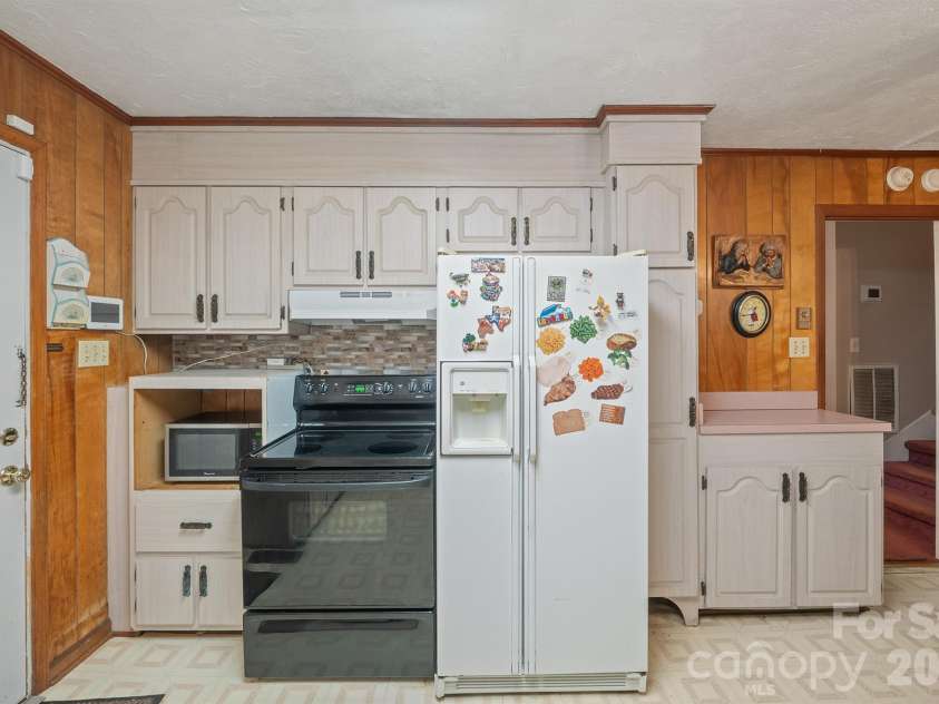 1505 Kingston Drive, Kannapolis, NC 28083.  MLS# CAR4393670, YatesRealty ID 32779. 