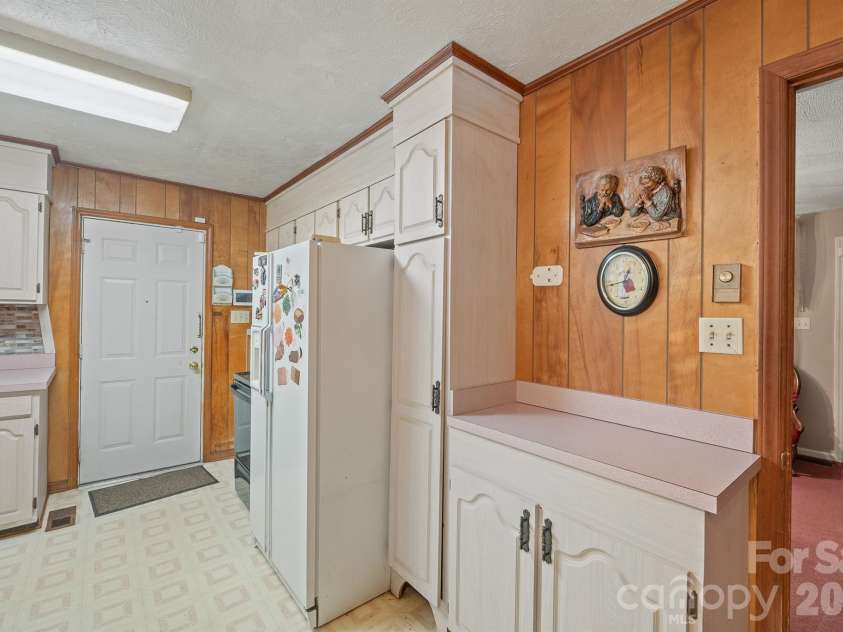 1505 Kingston Drive, Kannapolis, NC 28083.  MLS# CAR4393670, YatesRealty ID 32779. 