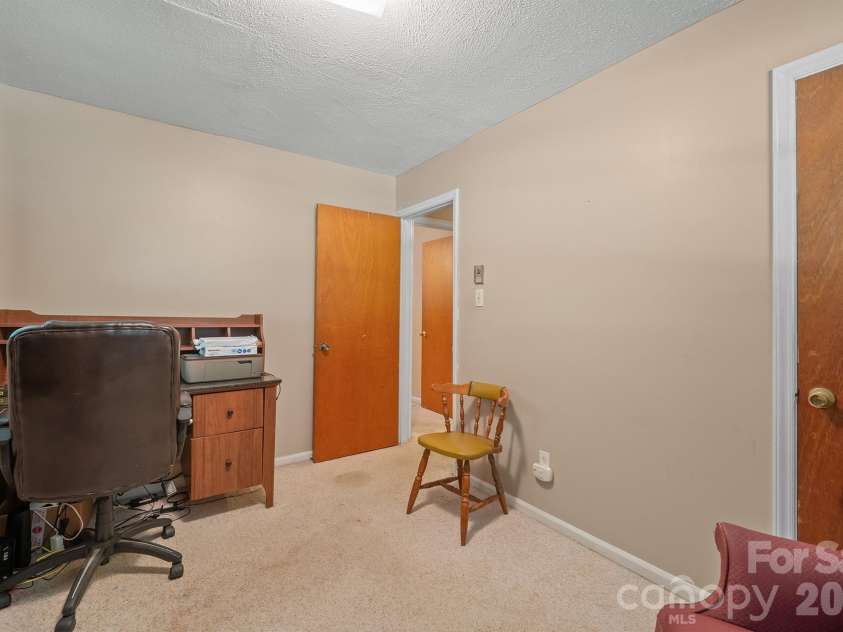 1505 Kingston Drive, Kannapolis, NC 28083.  MLS# CAR4393670, YatesRealty ID 32779. 