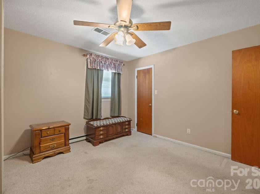 1505 Kingston Drive, Kannapolis, NC 28083.  MLS# CAR4393670, YatesRealty ID 32779. 
