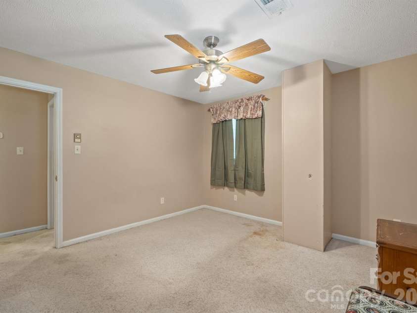1505 Kingston Drive, Kannapolis, NC 28083.  MLS# CAR4393670, YatesRealty ID 32779. 
