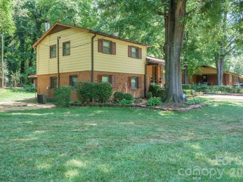 1505 Kingston Drive, Kannapolis, NC 28083.  MLS# CAR4393670, YatesRealty ID 32779. 