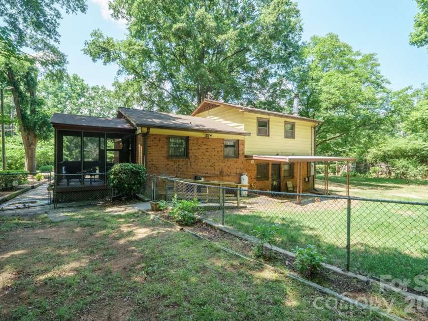 1505 Kingston Drive, Kannapolis, NC 28083.  MLS# CAR4393670, YatesRealty ID 32779. 