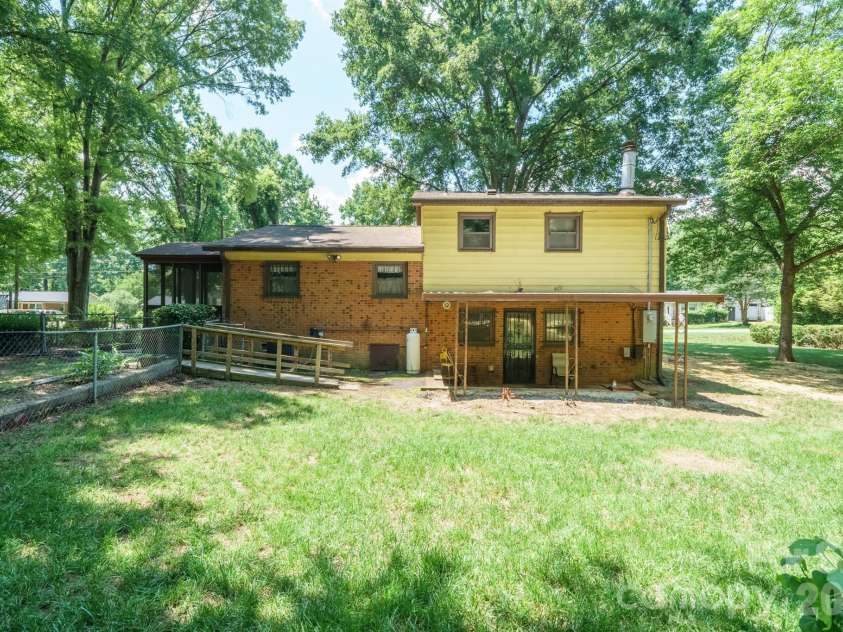1505 Kingston Drive, Kannapolis, NC 28083.  MLS# CAR4393670, YatesRealty ID 32779. 