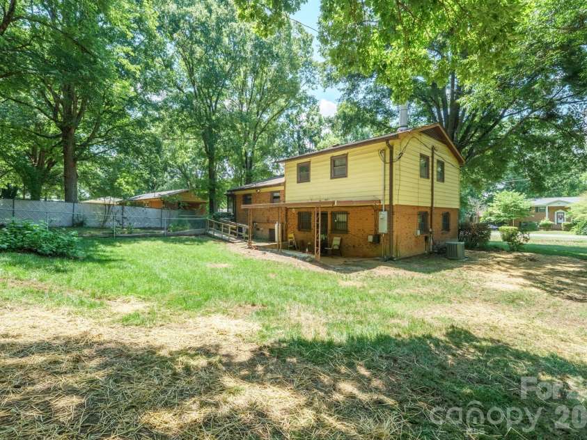 1505 Kingston Drive, Kannapolis, NC 28083.  MLS# CAR4393670, YatesRealty ID 32779. 