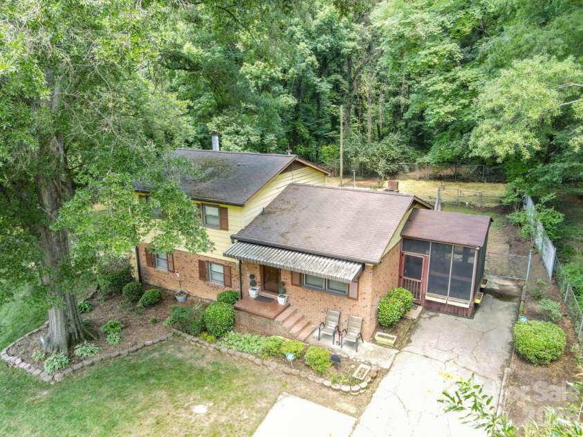 1505 Kingston Drive, Kannapolis, NC 28083.  MLS# CAR4393670, YatesRealty ID 32779. 
