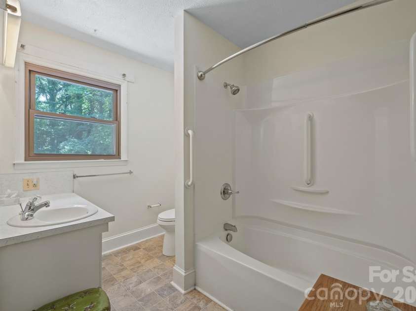 1505 Kingston Drive, Kannapolis, NC 28083.  MLS# CAR4393670, YatesRealty ID 32779. Full bath - lower level