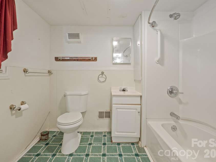 1505 Kingston Drive, Kannapolis, NC 28083.  MLS# CAR4393670, YatesRealty ID 32779. Full bath - lower level