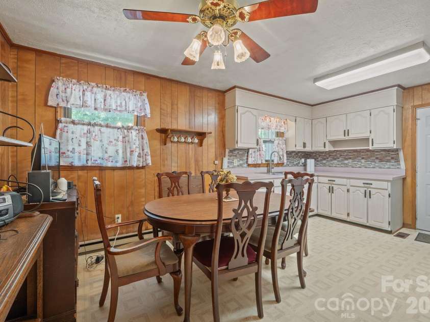 1505 Kingston Drive, Kannapolis, NC 28083.  MLS# CAR4393670, YatesRealty ID 32779. Kitchen - main level