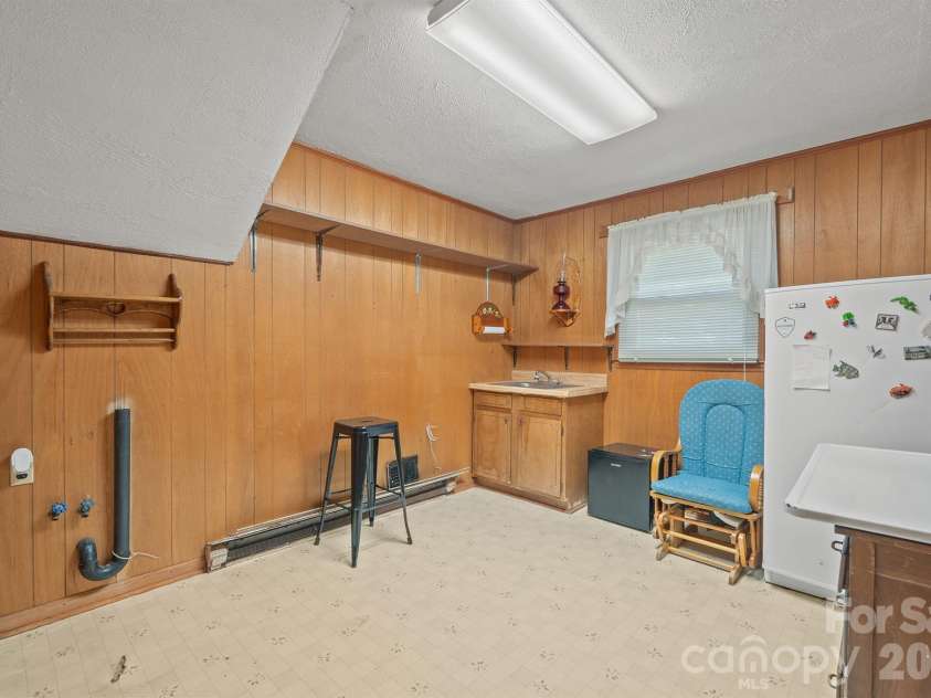 1505 Kingston Drive, Kannapolis, NC 28083.  MLS# CAR4393670, YatesRealty ID 32779. Laundry area / kitchenette - lower level