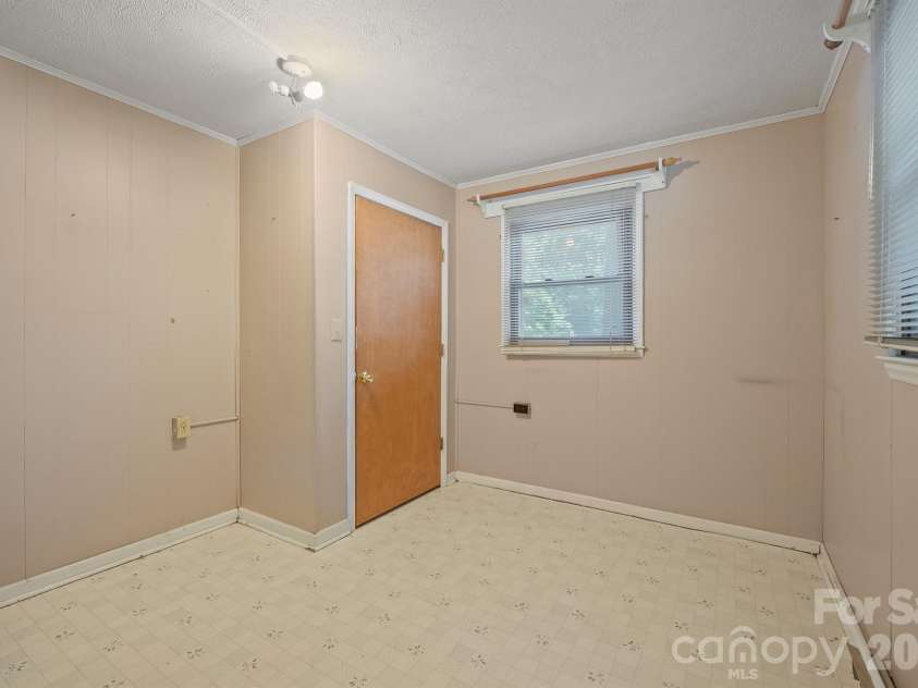 1505 Kingston Drive, Kannapolis, NC 28083.  MLS# CAR4393670, YatesRealty ID 32779. Lower level