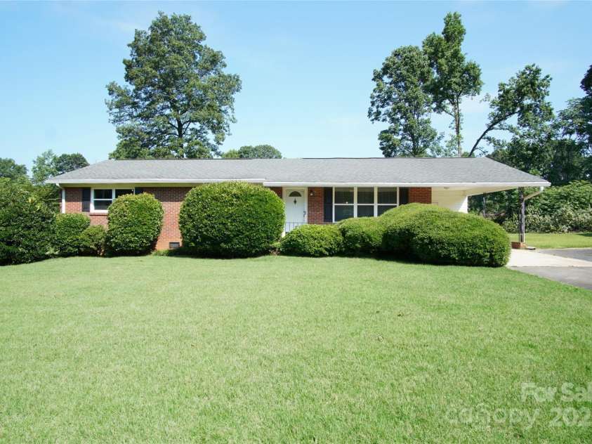 4429 Dawnwood Drive, Gastonia, NC 28056.  MLS# CAR4273194, YatesRealty ID 32779. 