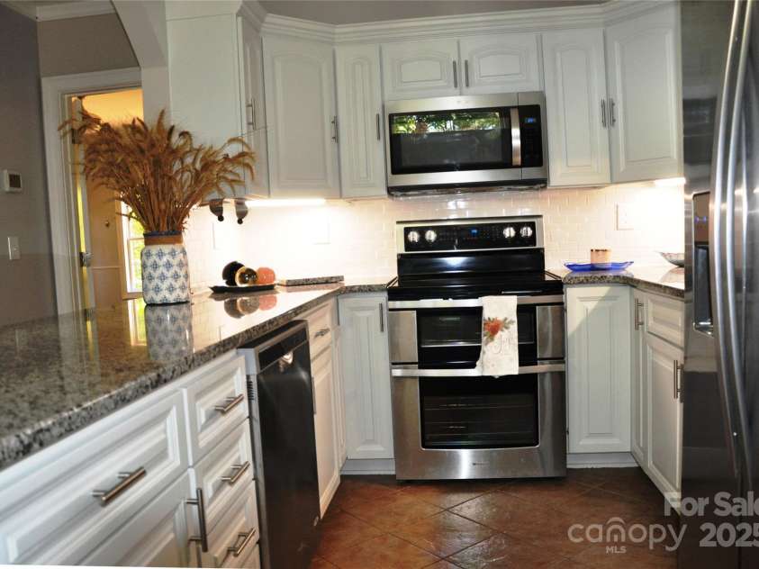 3645 Lake Bluff Drive, Sherrills Ford, NC 28763.  MLS# CAR4277092, YatesRealty ID 3278. KITCHEN MAIN FLOOR