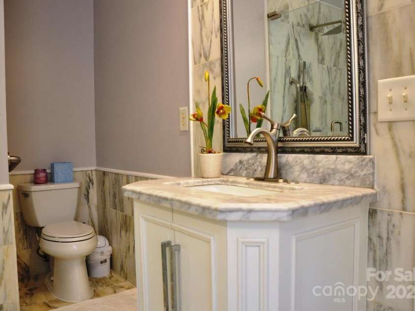 3645 Lake Bluff Drive, Sherrills Ford, NC 28763.  MLS# CAR4277092, YatesRealty ID 3278. PRIMARY BATHROOM