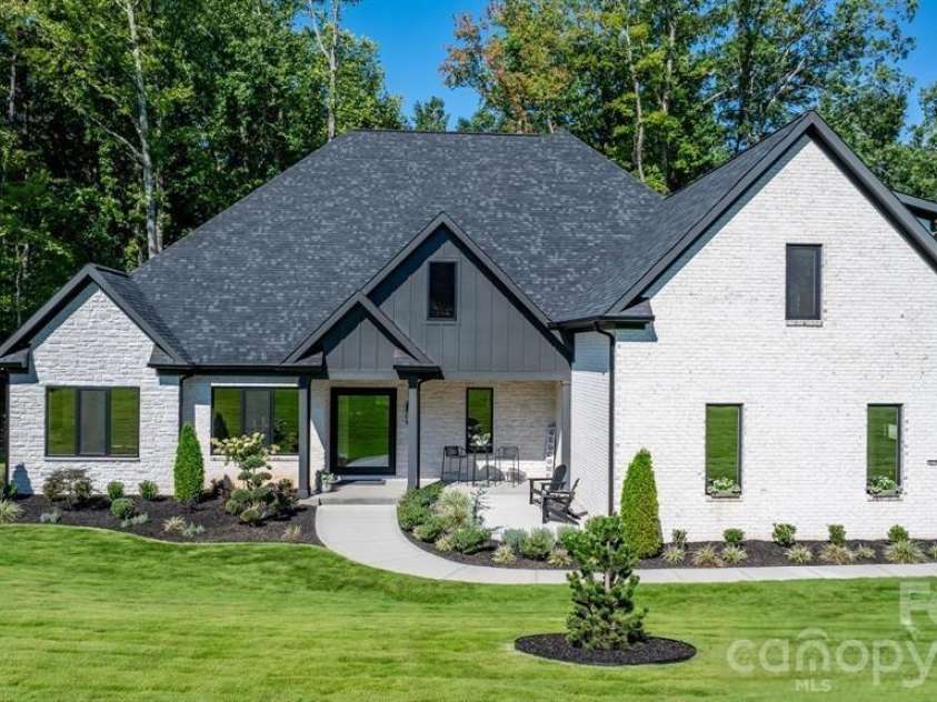 8527 Fieldstone Drive, Terrell, NC 28682.  MLS# CAR4343476, YatesRealty ID 3278. Welcome home...