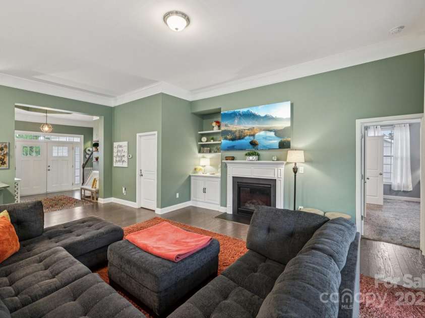 209 Hunters Hill Drive, Statesville, NC 28677.  MLS# CAR4291774, YatesRealty ID 32781. 