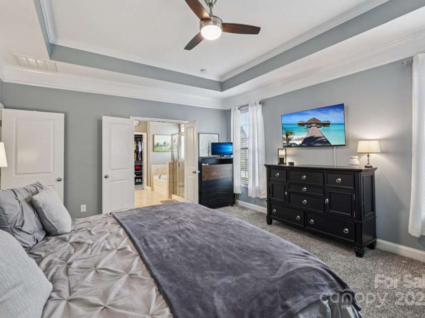 209 Hunters Hill Drive, Statesville, NC 28677.  MLS# CAR4291774, YatesRealty ID 32781. 