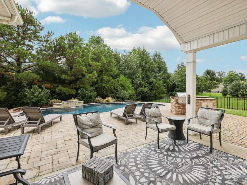 209 Hunters Hill Drive, Statesville, NC 28677.  MLS# CAR4291774, YatesRealty ID 32781. 