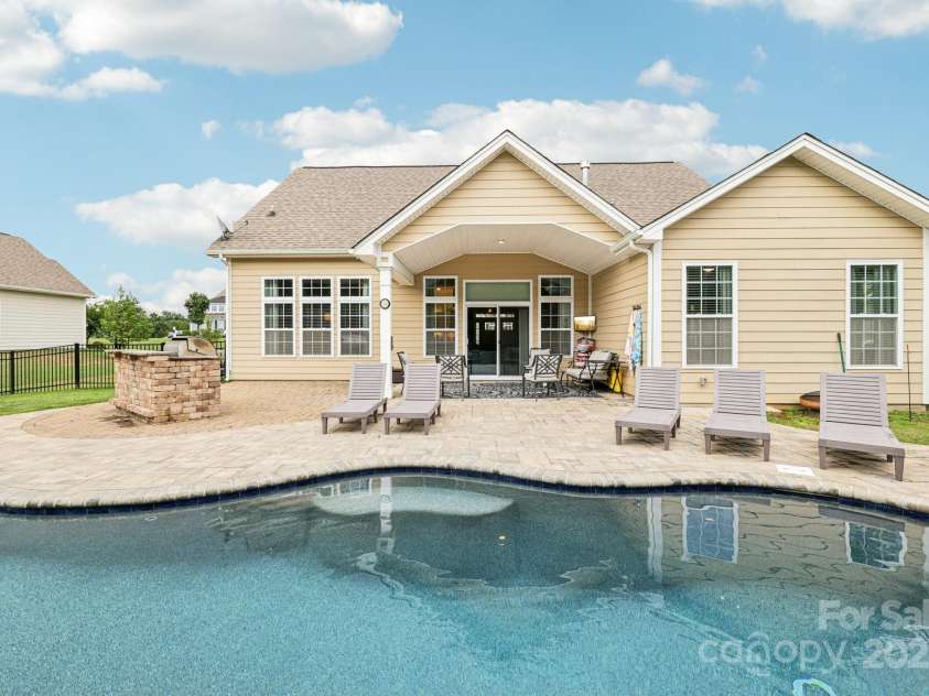 209 Hunters Hill Drive, Statesville, NC 28677.  MLS# CAR4291774, YatesRealty ID 32781. 