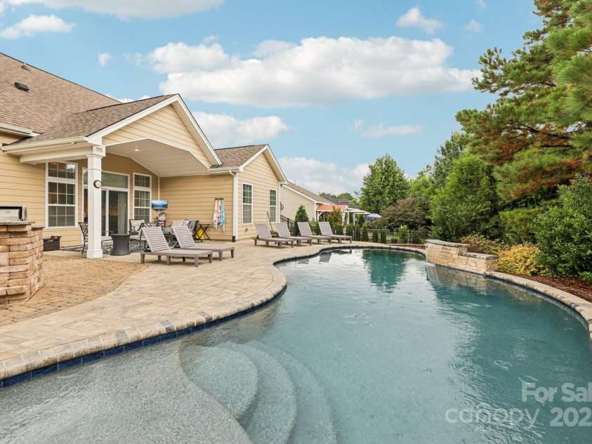 209 Hunters Hill Drive, Statesville, NC 28677.  MLS# CAR4291774, YatesRealty ID 32781. 