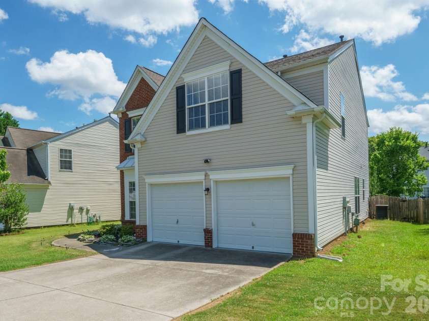 2237 Arbor Vista Drive, Charlotte, NC 28262.  MLS# CAR4395474, YatesRealty ID 32781. 