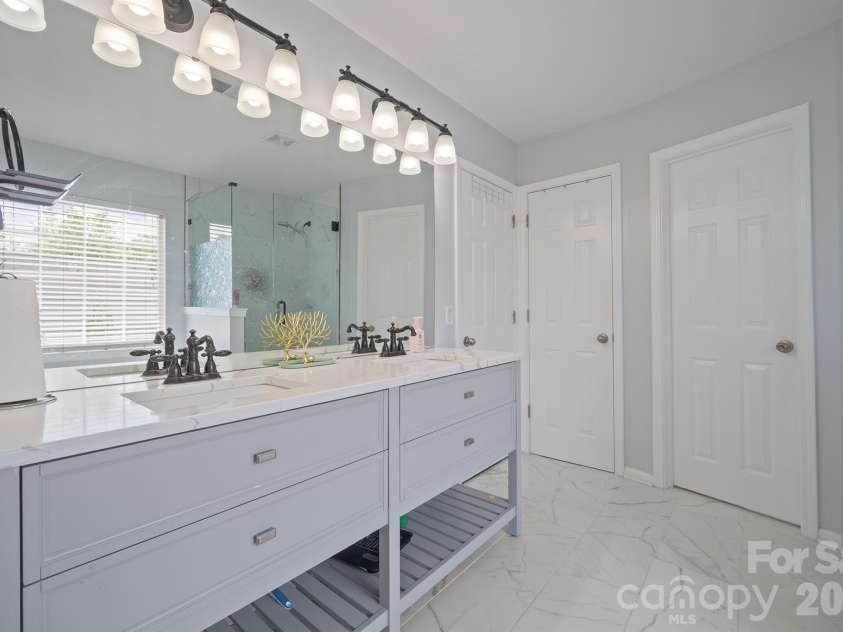 2237 Arbor Vista Drive, Charlotte, NC 28262.  MLS# CAR4395474, YatesRealty ID 32781. Primary bath