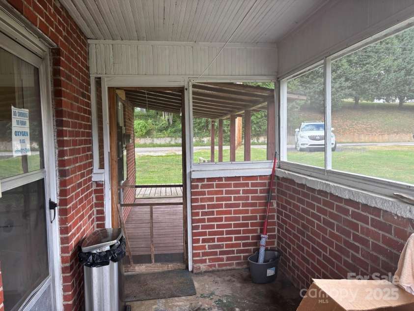 164 Mitchell Avenue, Bakersville, NC 28705.  MLS# CAR4283042, YatesRealty ID 32782. 