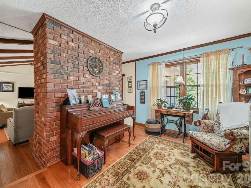 2056 Lawrence Road, Clover, SC 29710.  MLS# CAR4365361, YatesRealty ID 32783. 