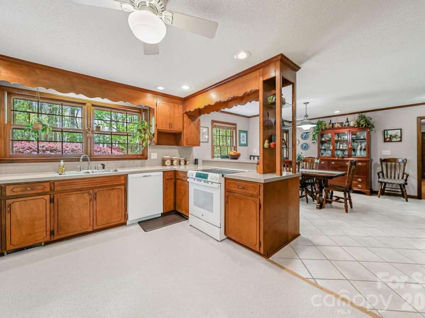 2056 Lawrence Road, Clover, SC 29710.  MLS# CAR4365361, YatesRealty ID 32783. 
