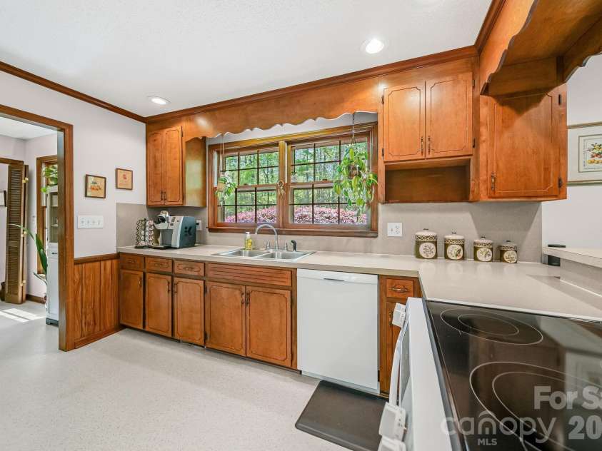2056 Lawrence Road, Clover, SC 29710.  MLS# CAR4365361, YatesRealty ID 32783. 