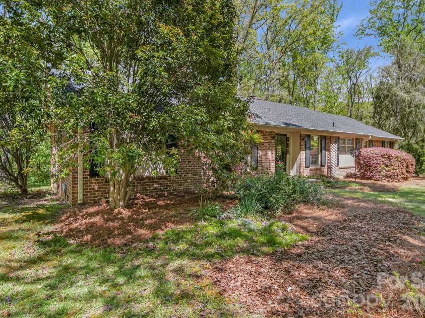 2056 Lawrence Road, Clover, SC 29710.  MLS# CAR4365361, YatesRealty ID 32783. 