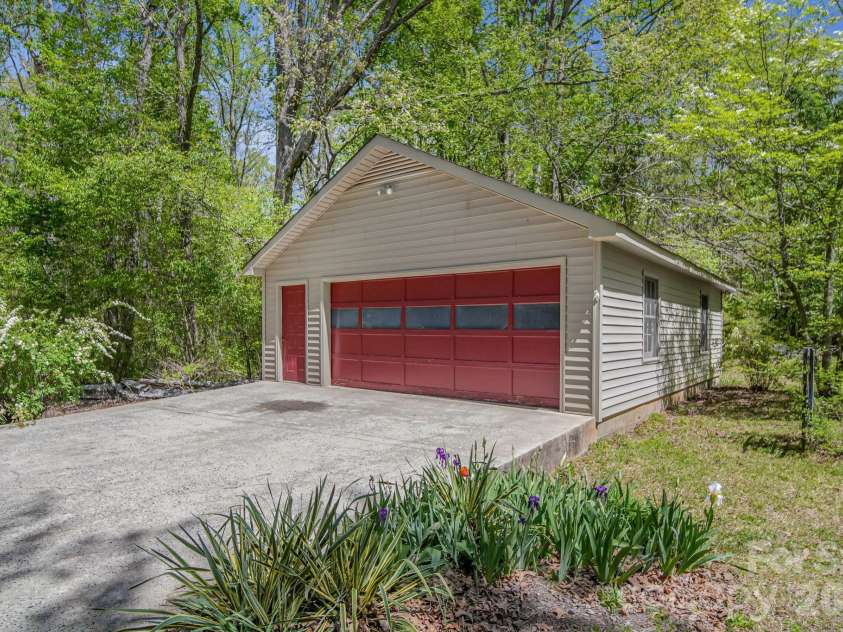 2056 Lawrence Road, Clover, SC 29710.  MLS# CAR4365361, YatesRealty ID 32783. 