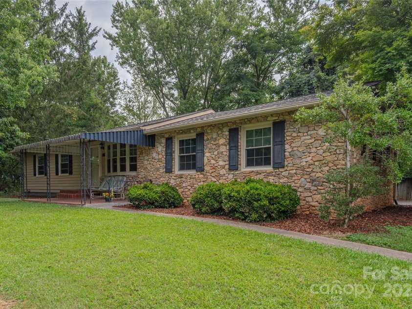 171 Olivette Road, Asheville, NC 28804.  MLS# CAR4290628, YatesRealty ID 32784. 