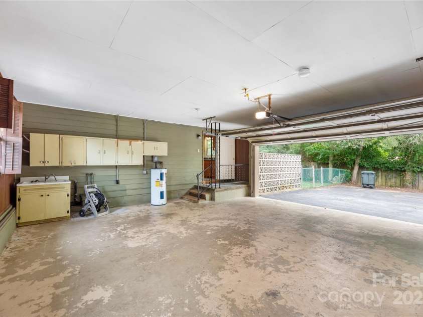 171 Olivette Road, Asheville, NC 28804.  MLS# CAR4290628, YatesRealty ID 32784. 