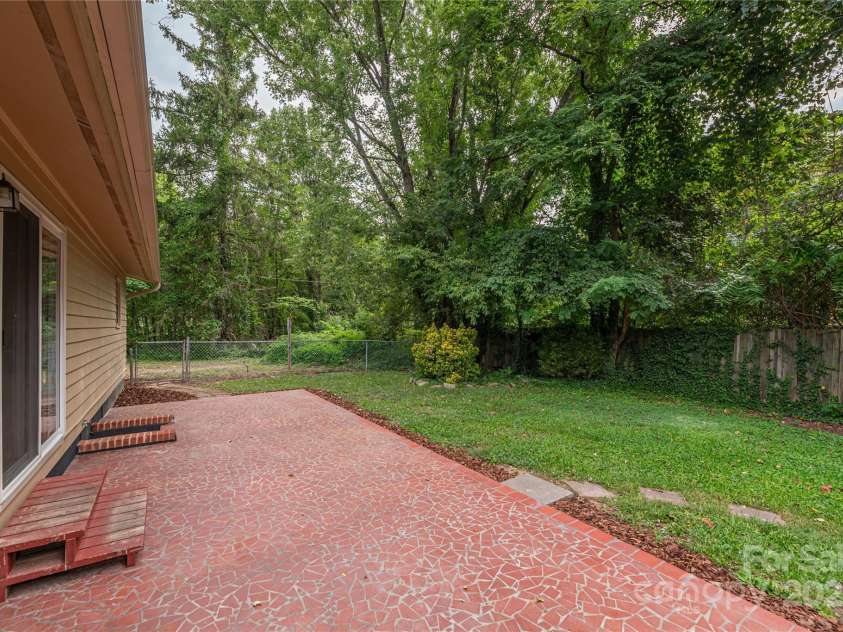 171 Olivette Road, Asheville, NC 28804.  MLS# CAR4290628, YatesRealty ID 32784. 
