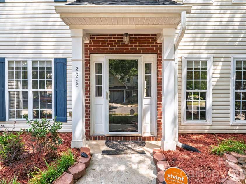 2508 OAKDALE CREEK Lane, Charlotte, NC 28216.  MLS# CAR4386227, YatesRealty ID 32784. 