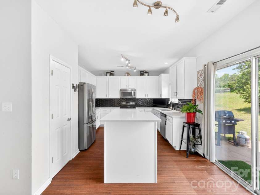 2508 OAKDALE CREEK Lane, Charlotte, NC 28216.  MLS# CAR4386227, YatesRealty ID 32784. 